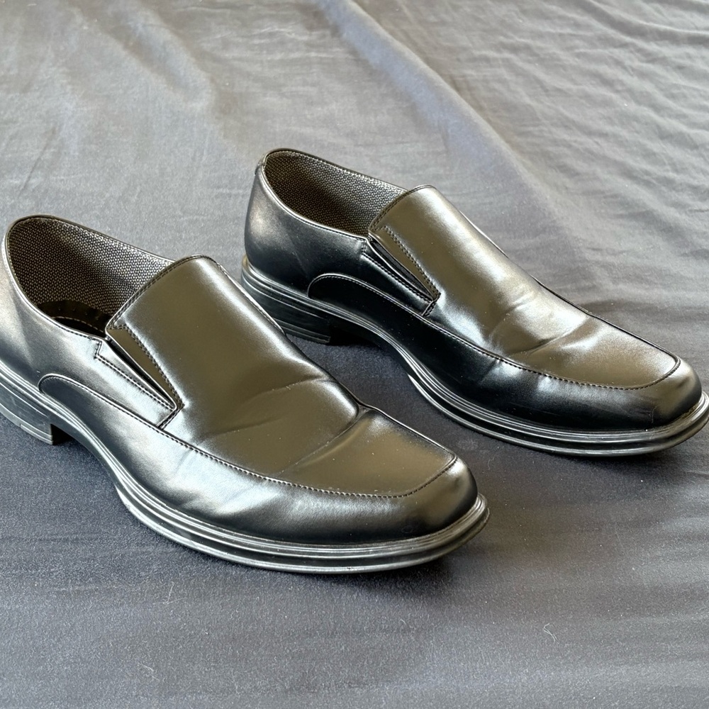 Perry Ellis Black Leather Slip-On Loafers